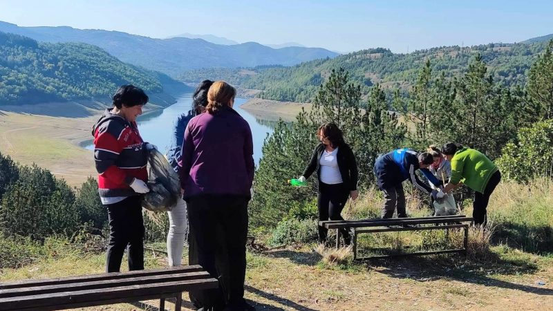 ЈП Камена Река спроведе редовна екоакција на повеќе локации во приградските делови од Македонска Каменица